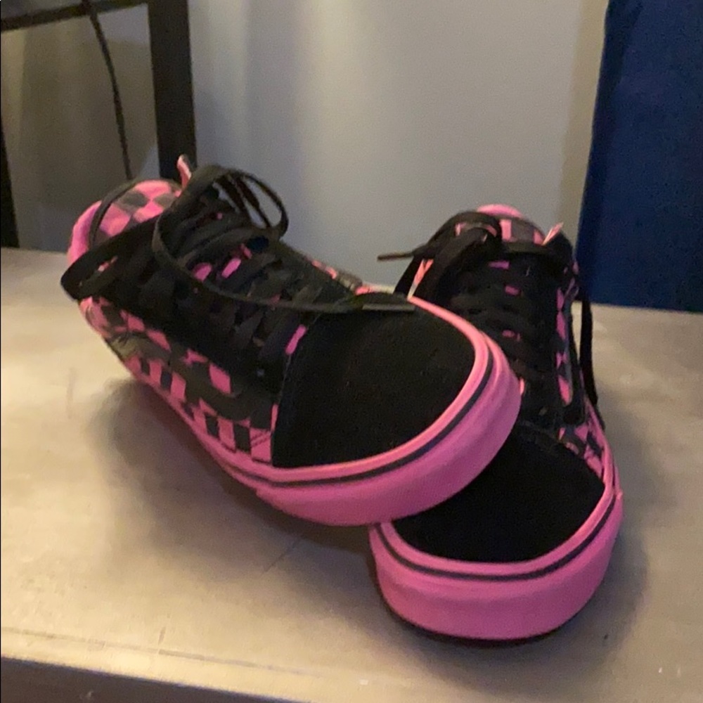 Old Skool Pink checkered Vans! Size 8.0
